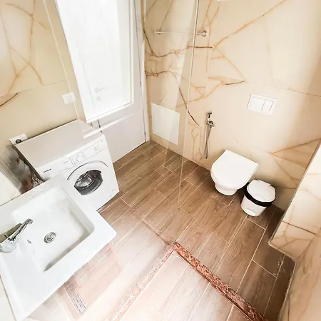 1 Bedroom Апартаменты *